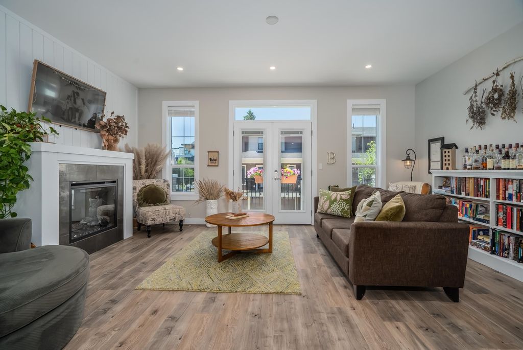 listing image 1102555012770428638