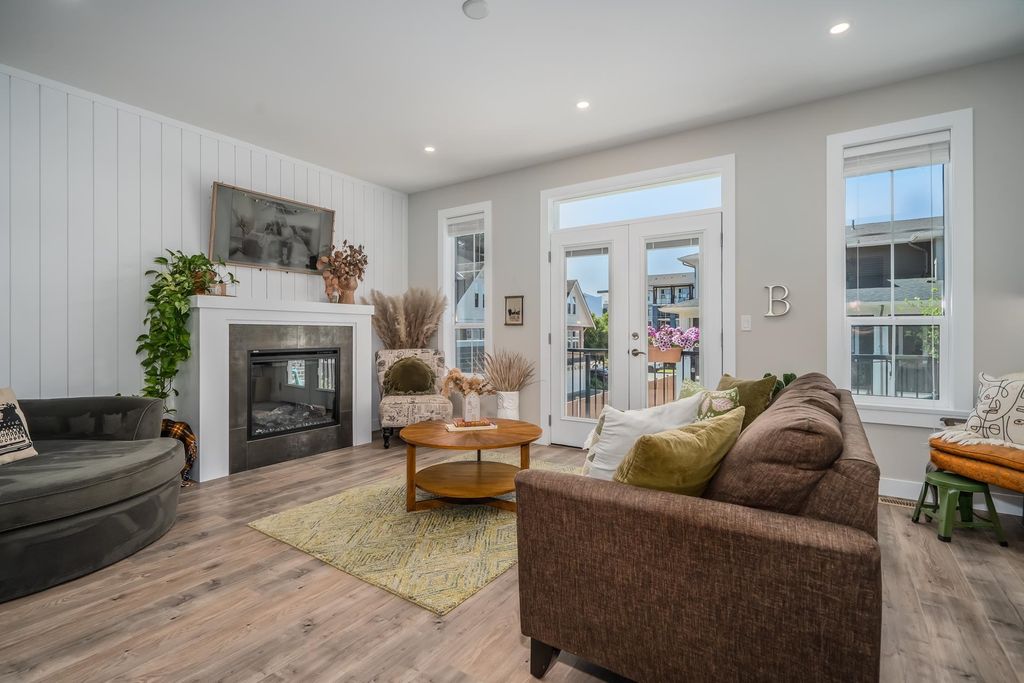 listing image 1100743653973805396