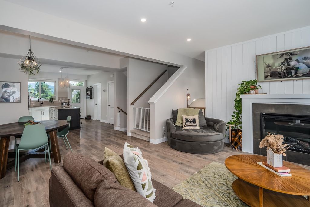listing image 1102956873741258422