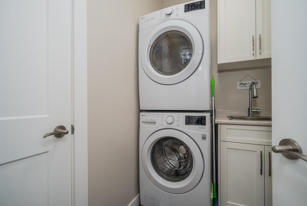 listing image 1103841515504326212