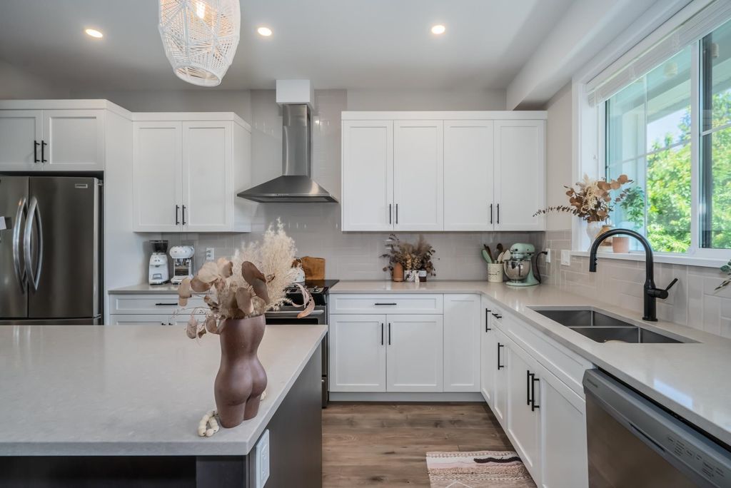 listing image 1104969891275250458