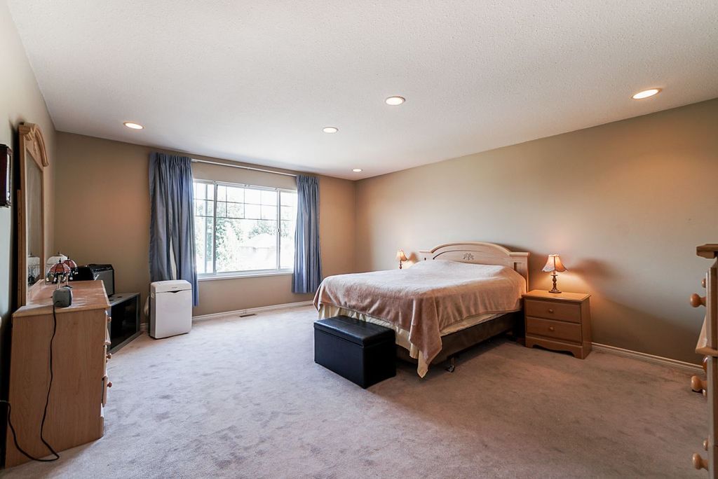 listing image 1102232651172287754
