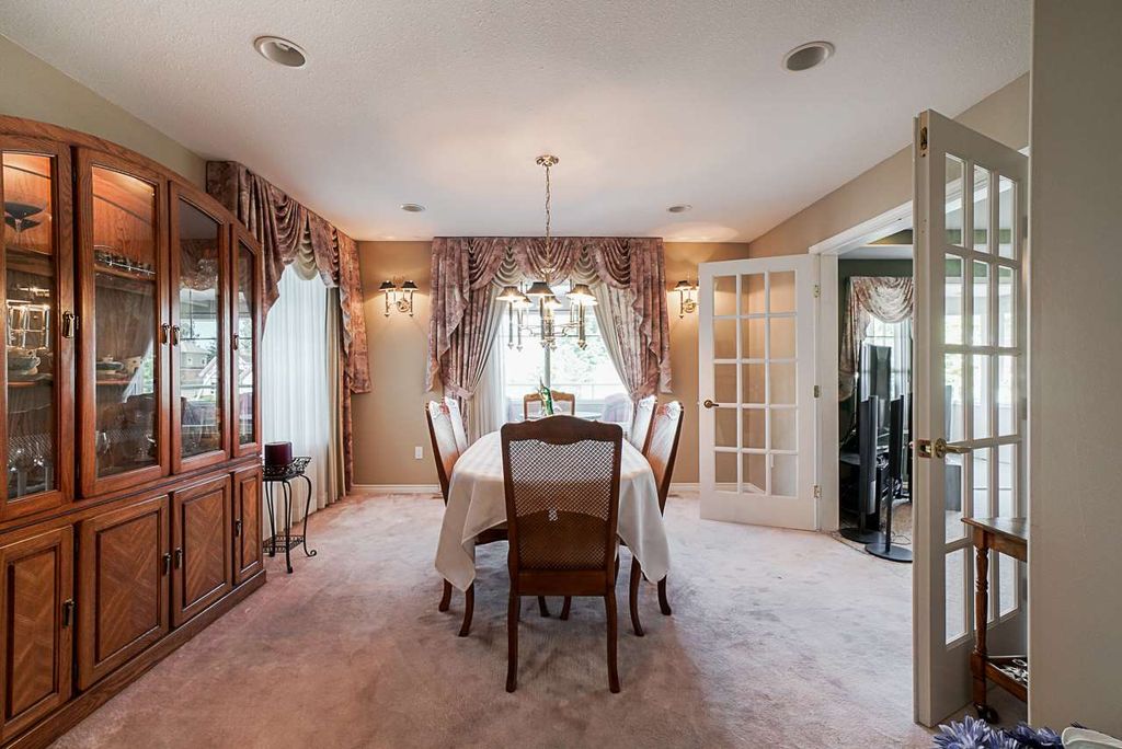 listing image 1104473921765534530