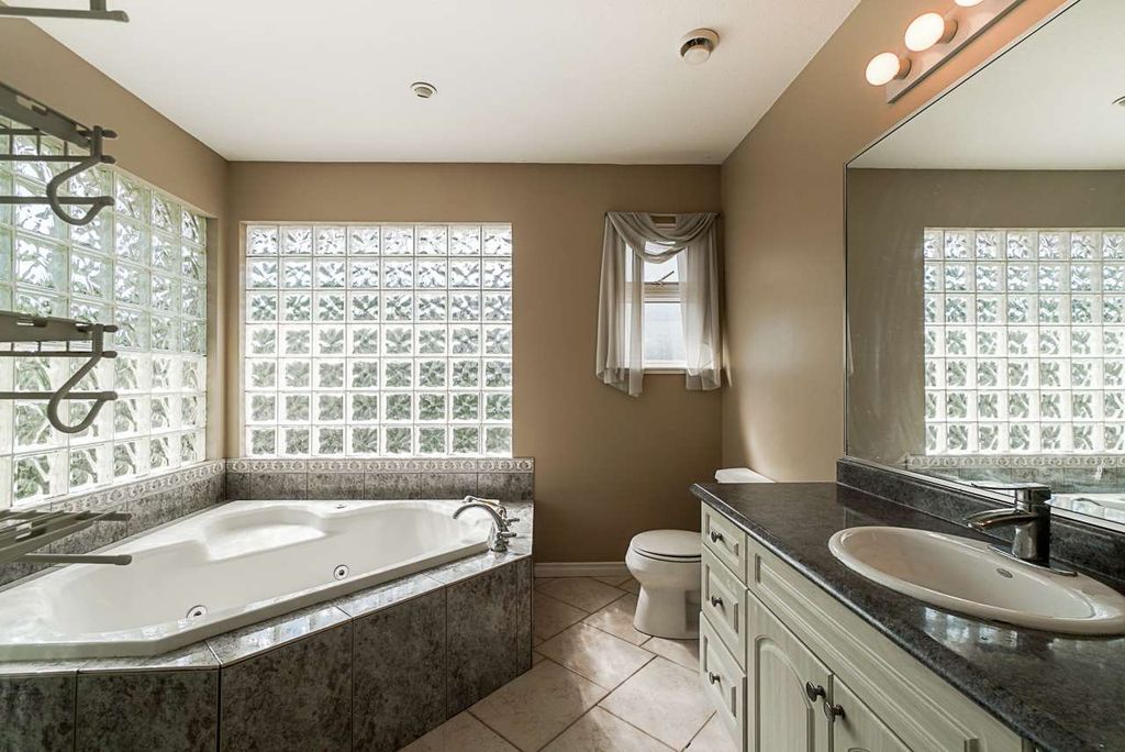 listing image 1100211768022543179