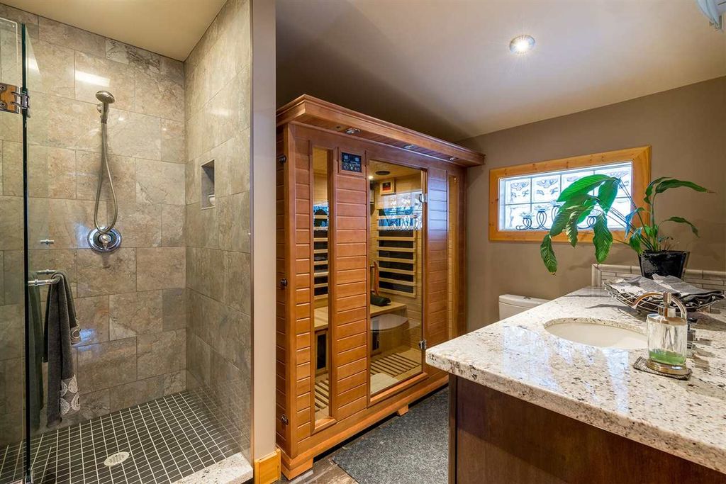 listing image 1103733655614459713