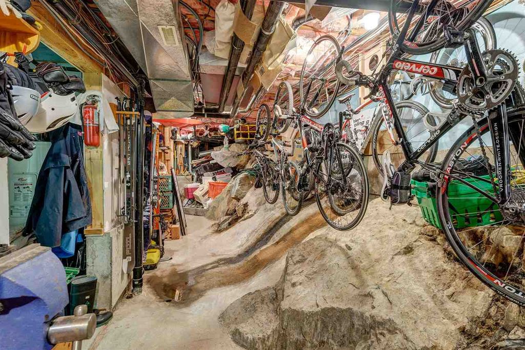 listing image 1104550339119824723