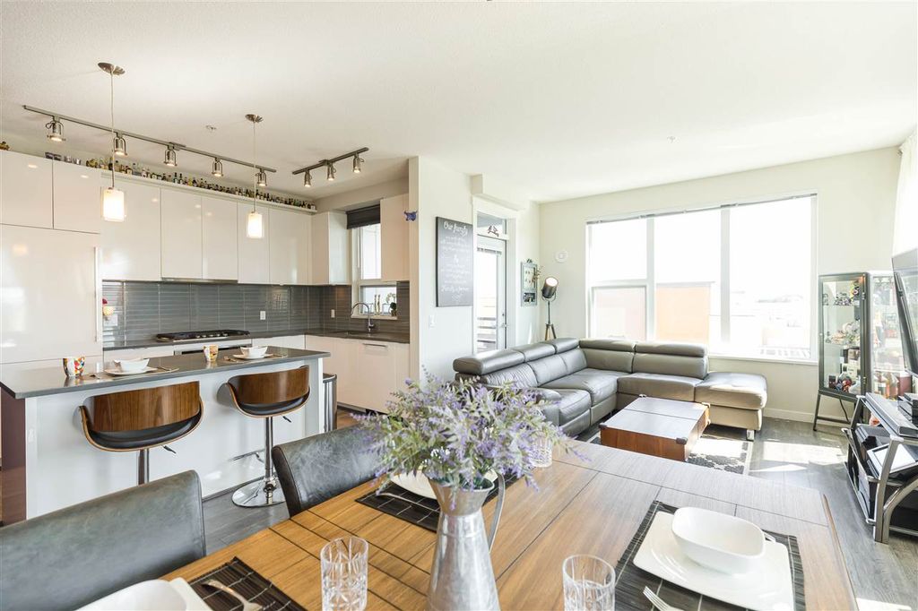 listing image 1102824424626413087
