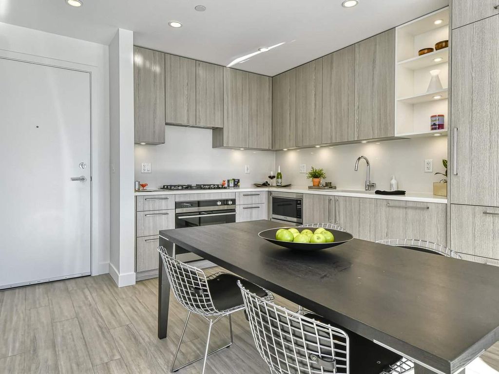 listing image 1103622235054998015