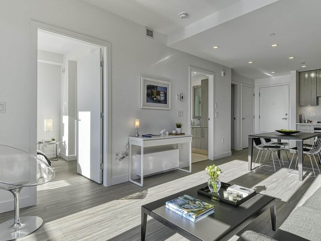 listing image 1103829234236745411