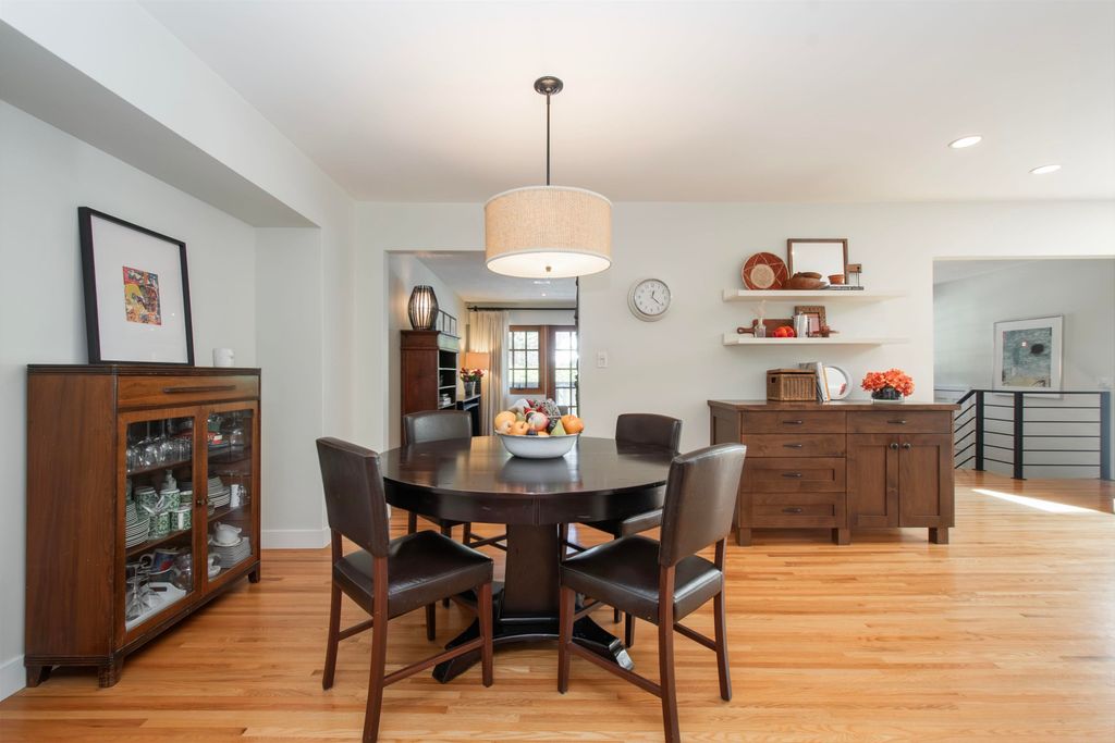 listing image 1104064619467639828