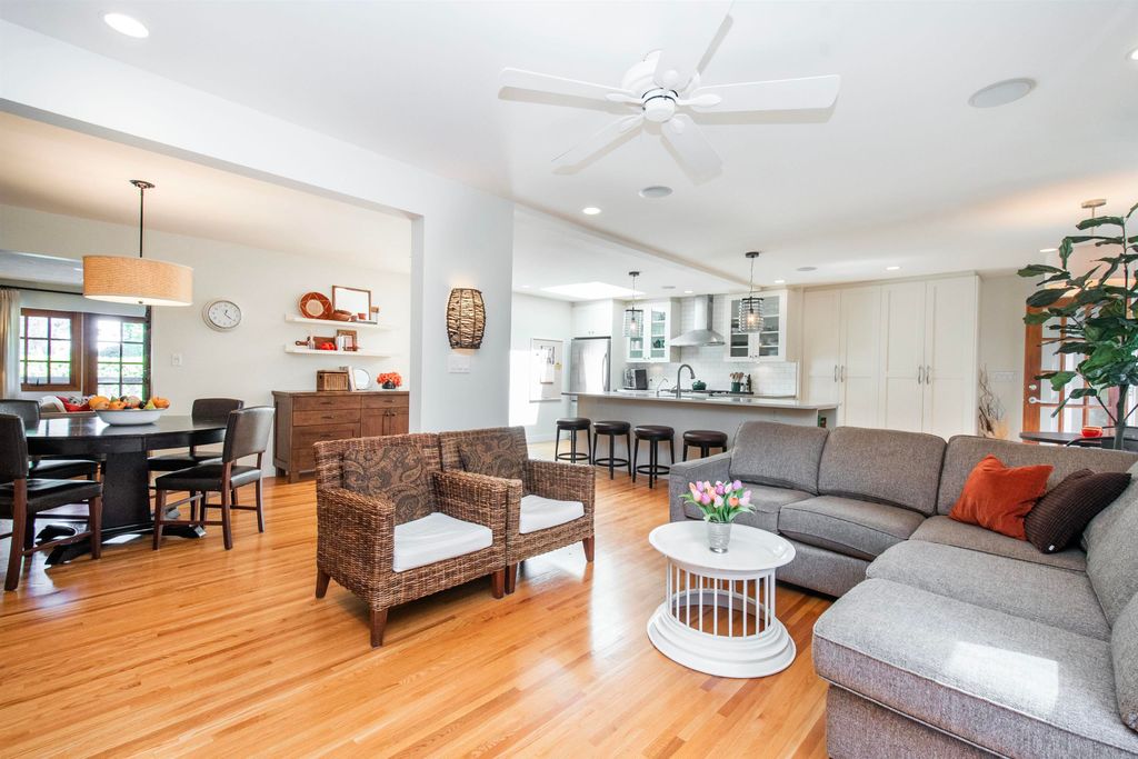 listing image 1105894125427398117
