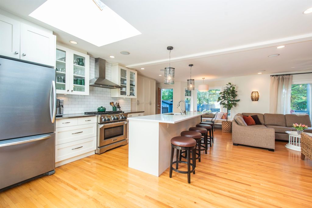 listing image 1102043782331473536