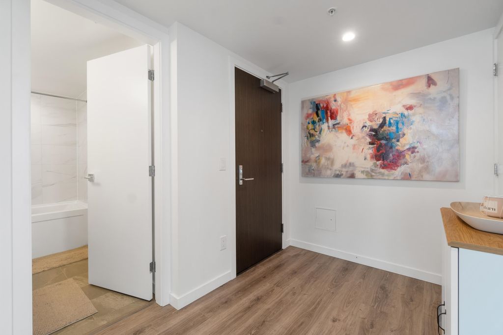 listing image 1105911435811600243