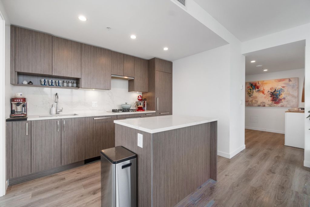 listing image 1109307276643382991