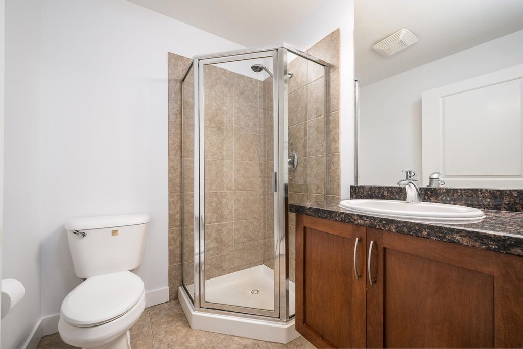 listing image 1103808434787463356