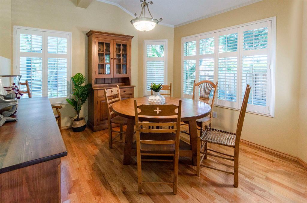 listing image 1102084629943970186