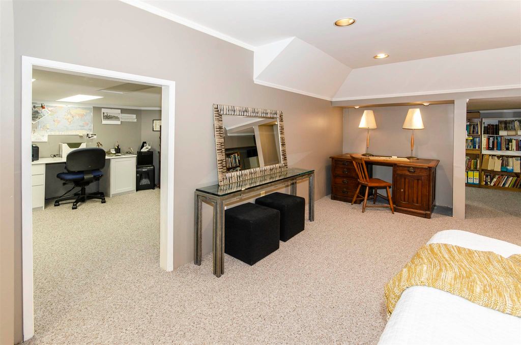listing image 1100195590334285635
