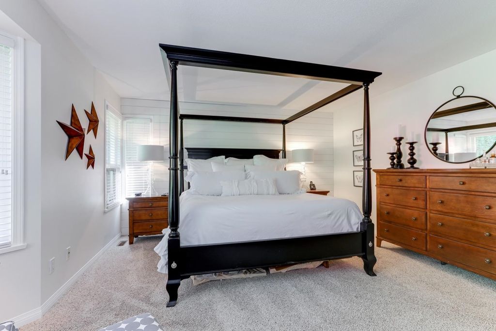 listing image 1105171784524442658