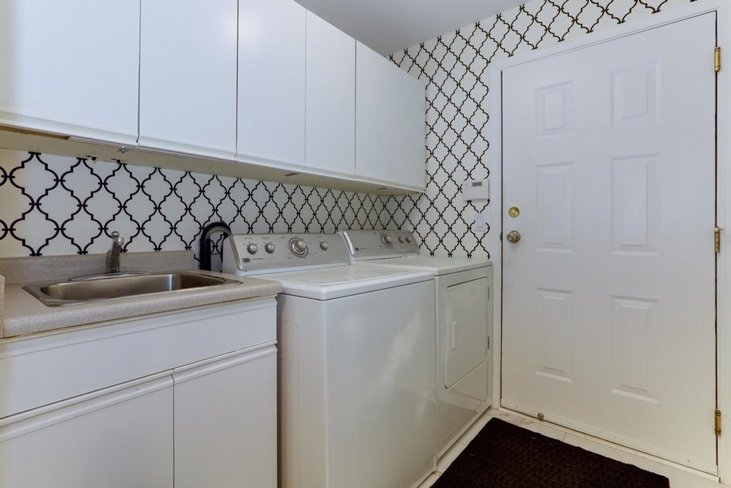 listing image 1106178650687387573