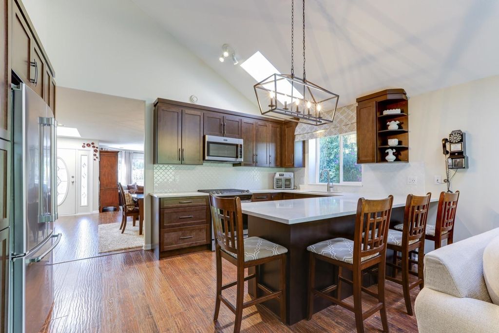 listing image 1101539791113899127