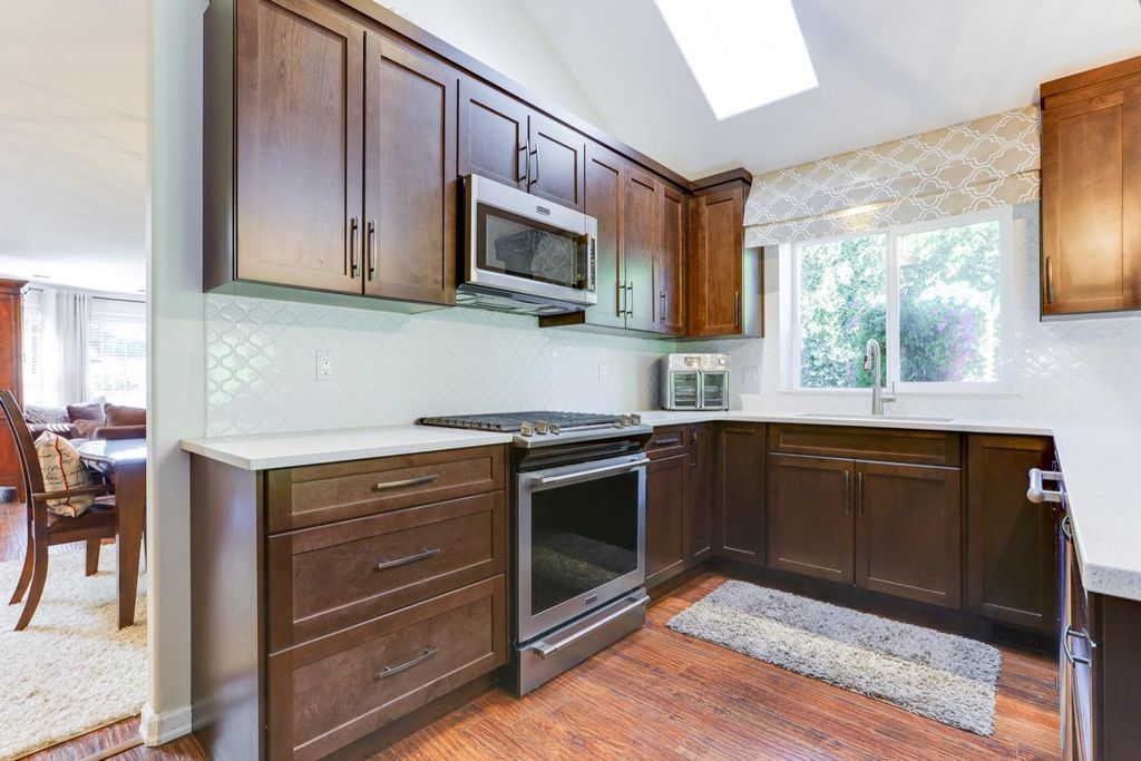 listing image 1102796495963061172