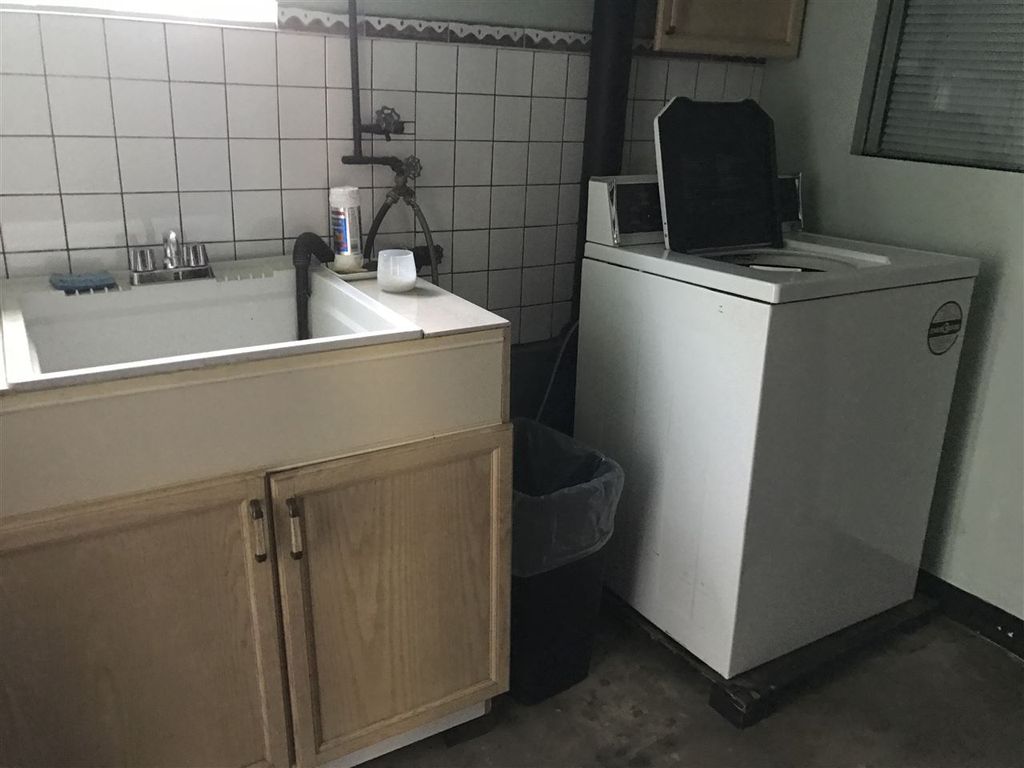 listing image 1106828400453697499