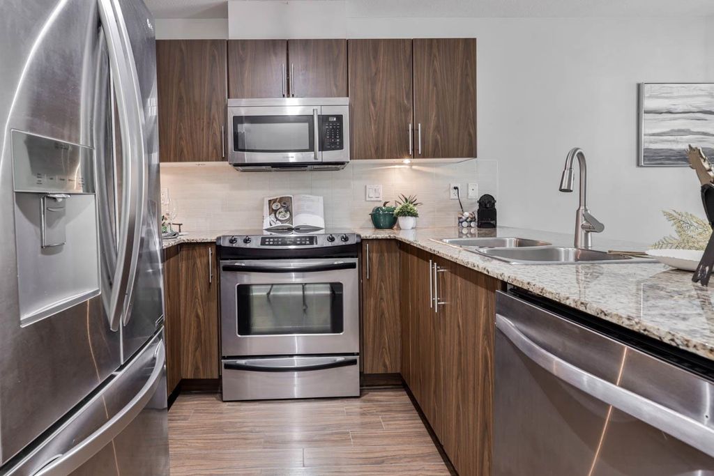 listing image 1102558936864789698