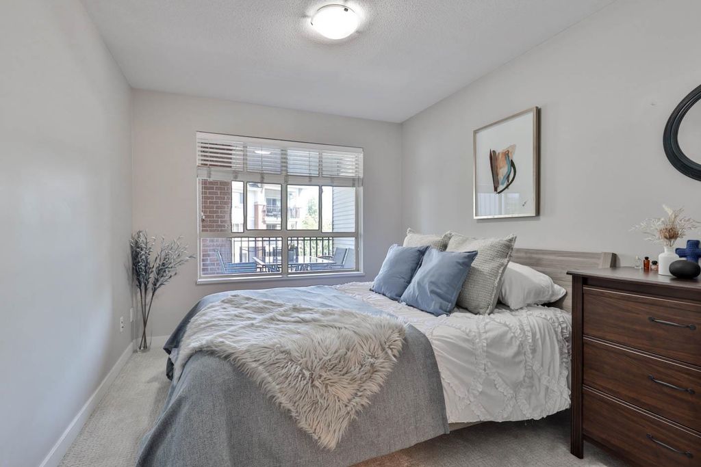 listing image 1102895596045075743