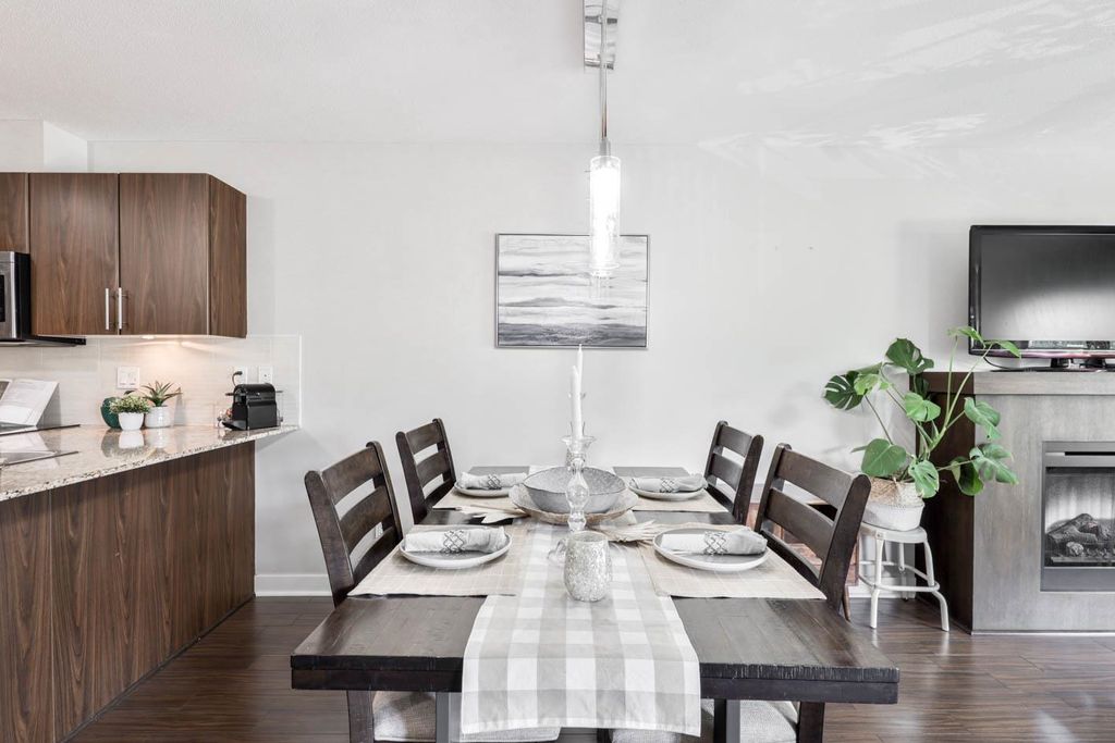 listing image 1107156869781485829