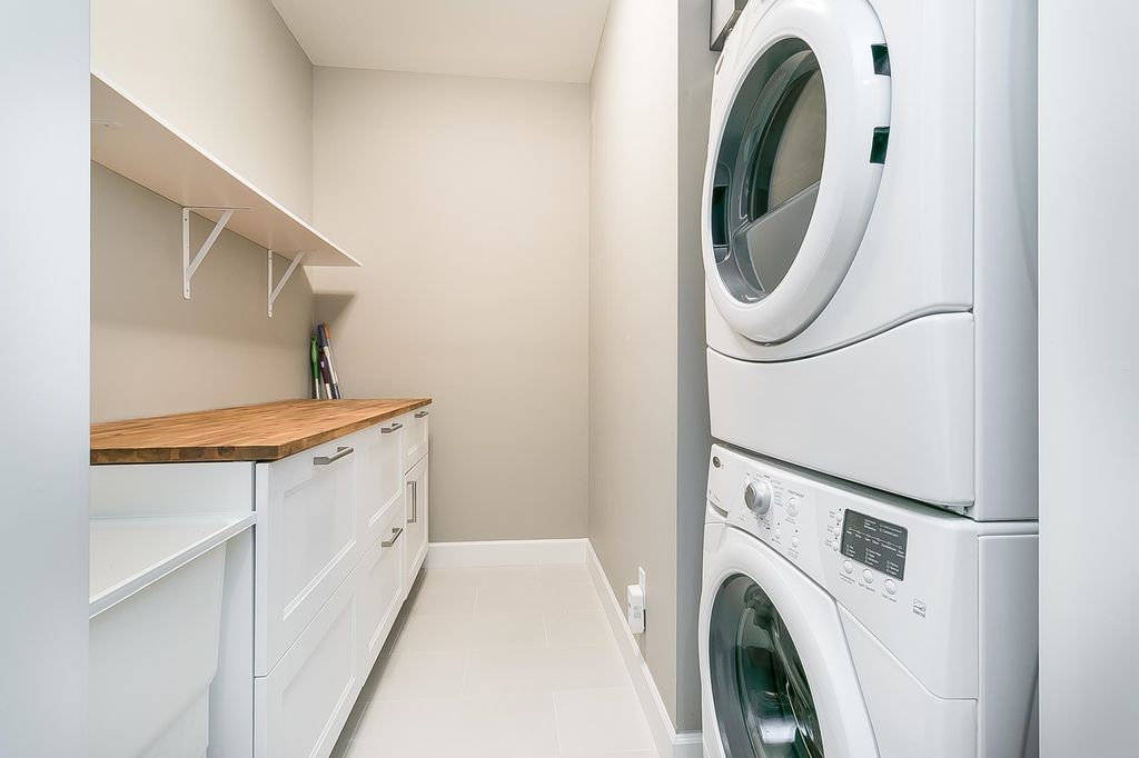 listing image 1104996594964820877