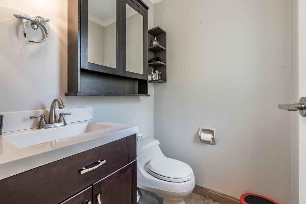 listing image 1106141880990881897