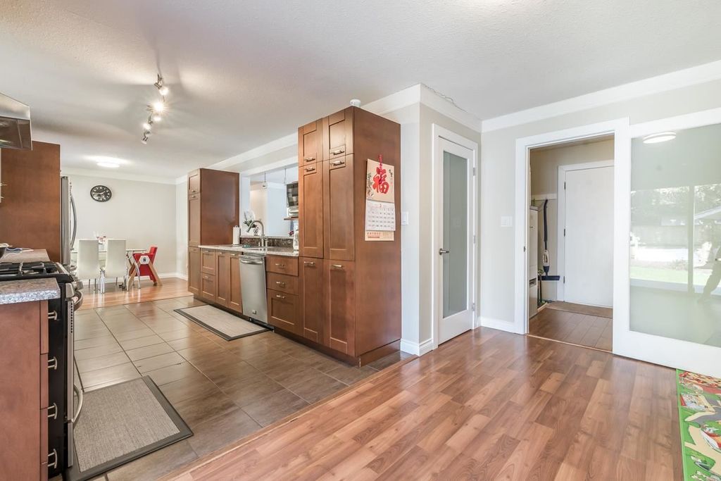 listing image 1104177643138236381