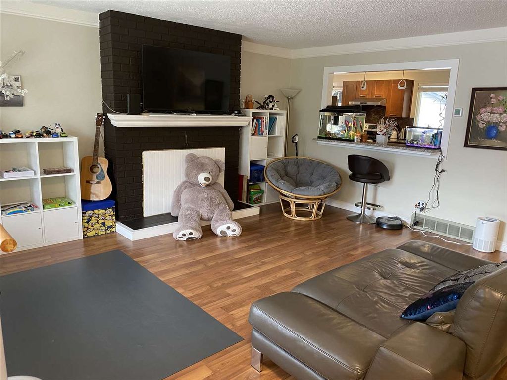 listing image 1105841390730796169