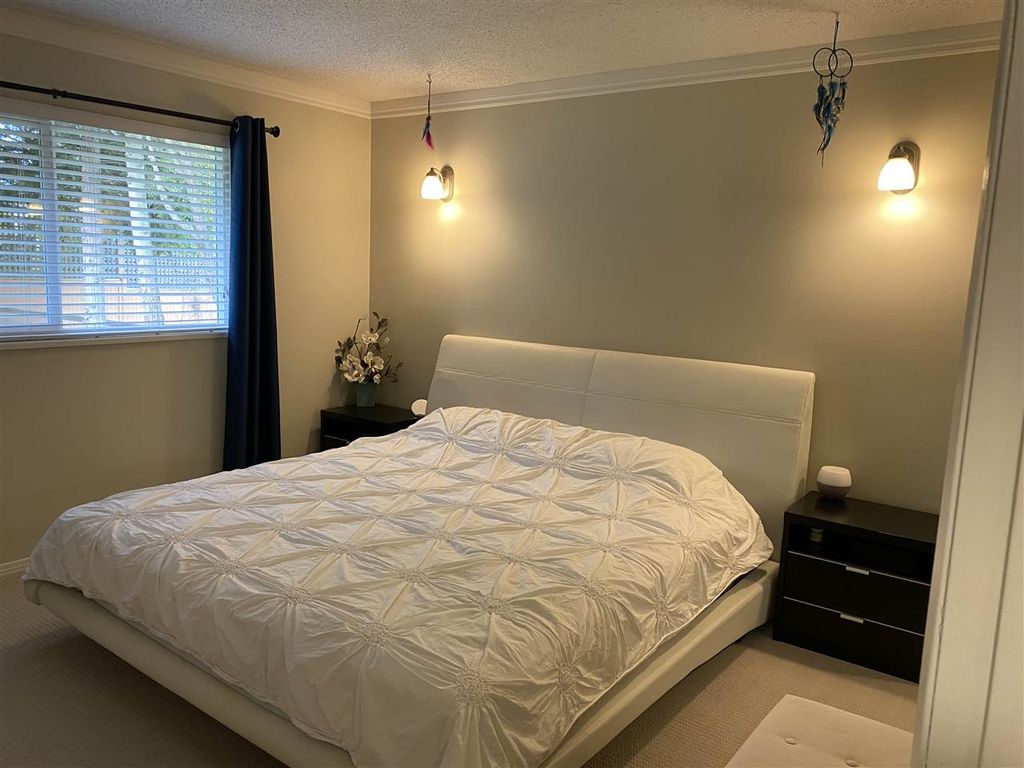 listing image 1104006685501592059