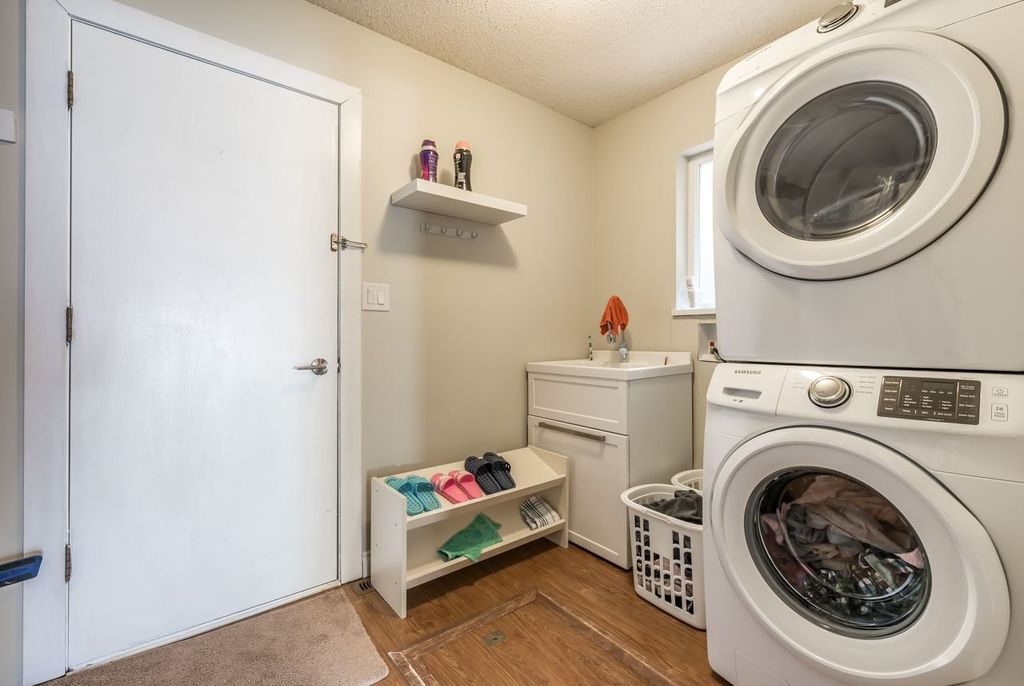 listing image 1105653968628573281