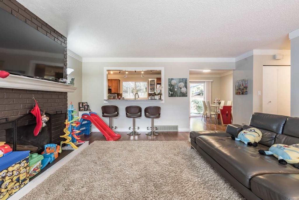 listing image 1101445505758965698