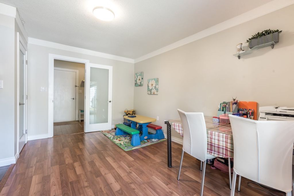 listing image 1105466374761084736