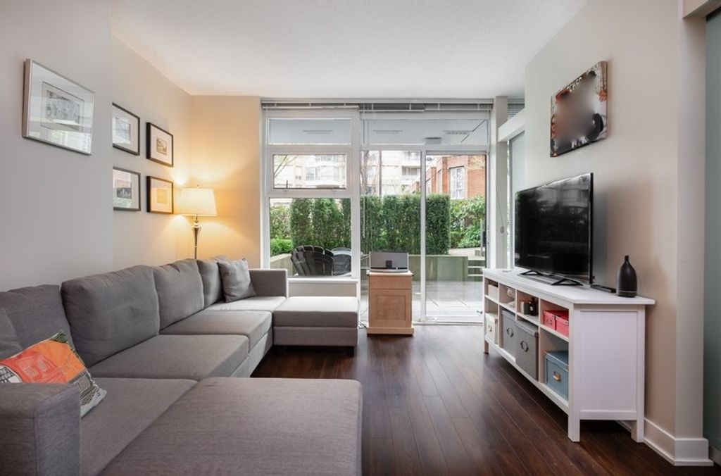 listing image 1105728638433964932