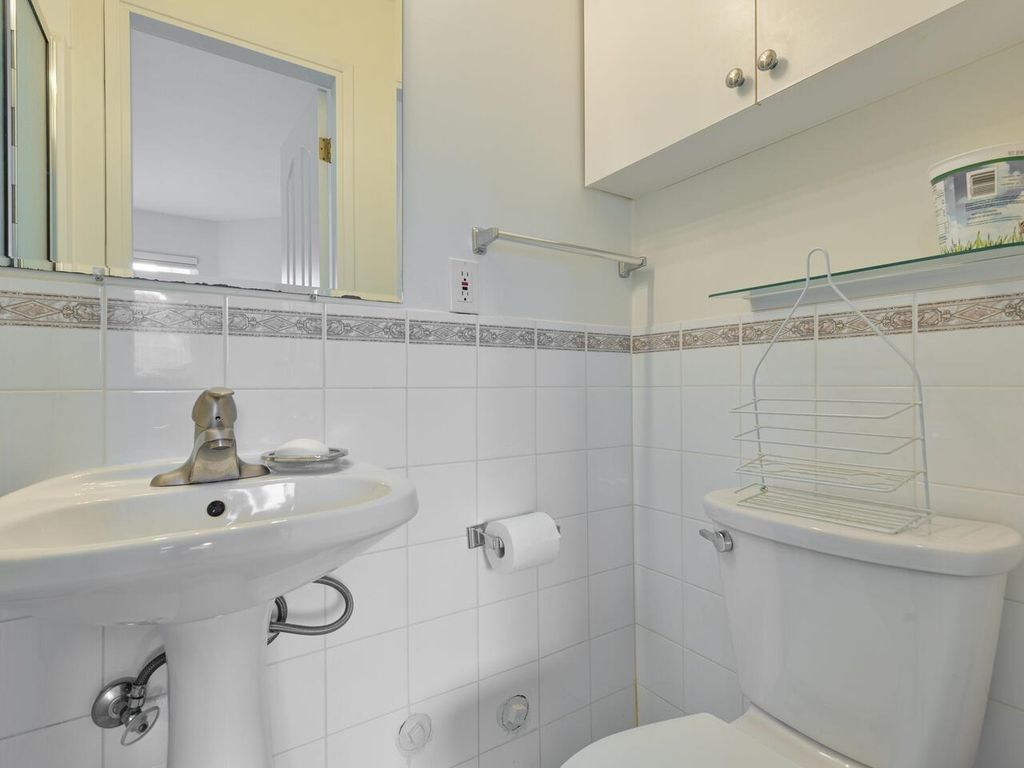 listing image 1101592117456878297