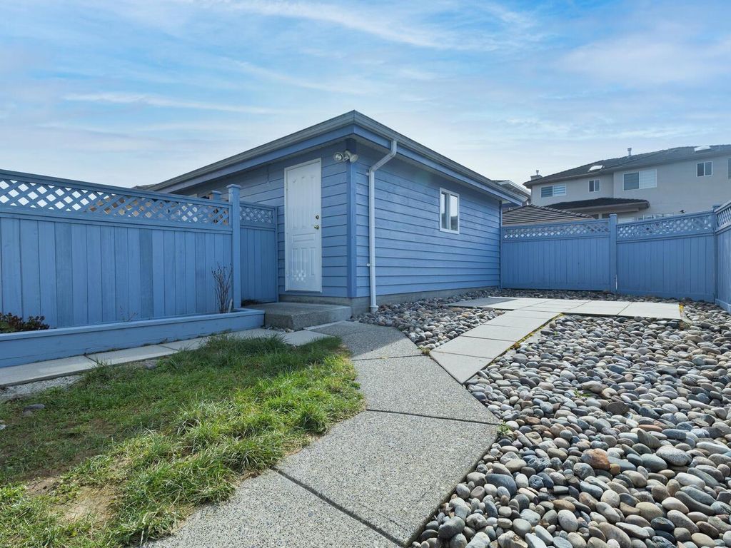 listing image 1102684209577362329