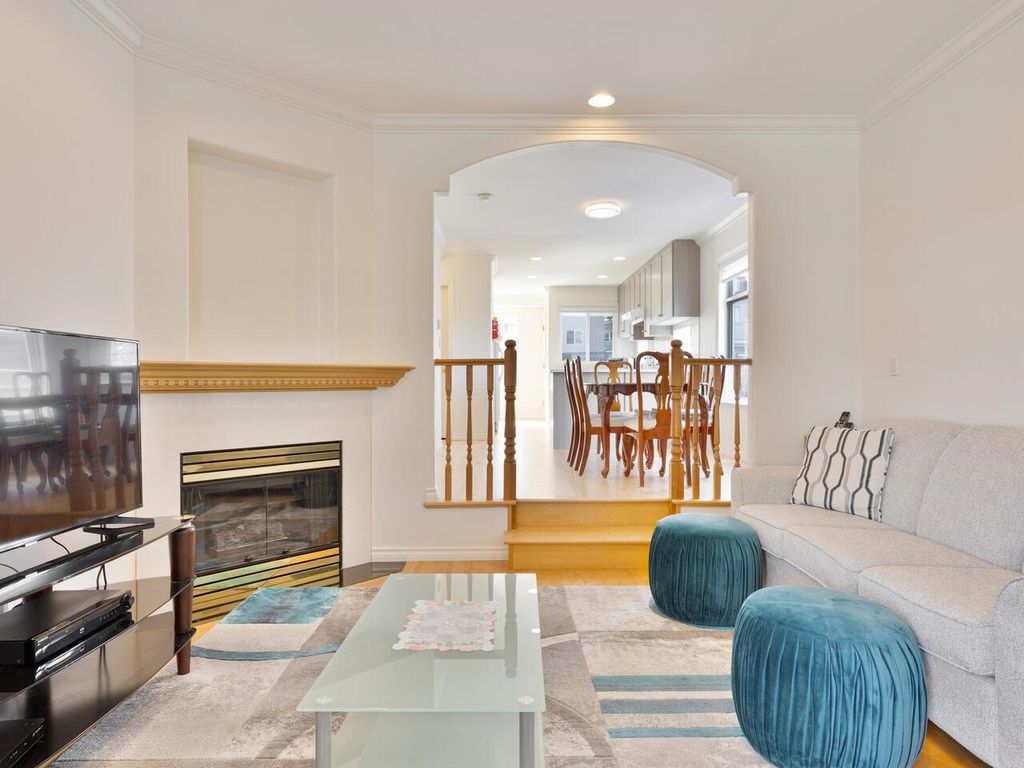 listing image 1103872240714859323