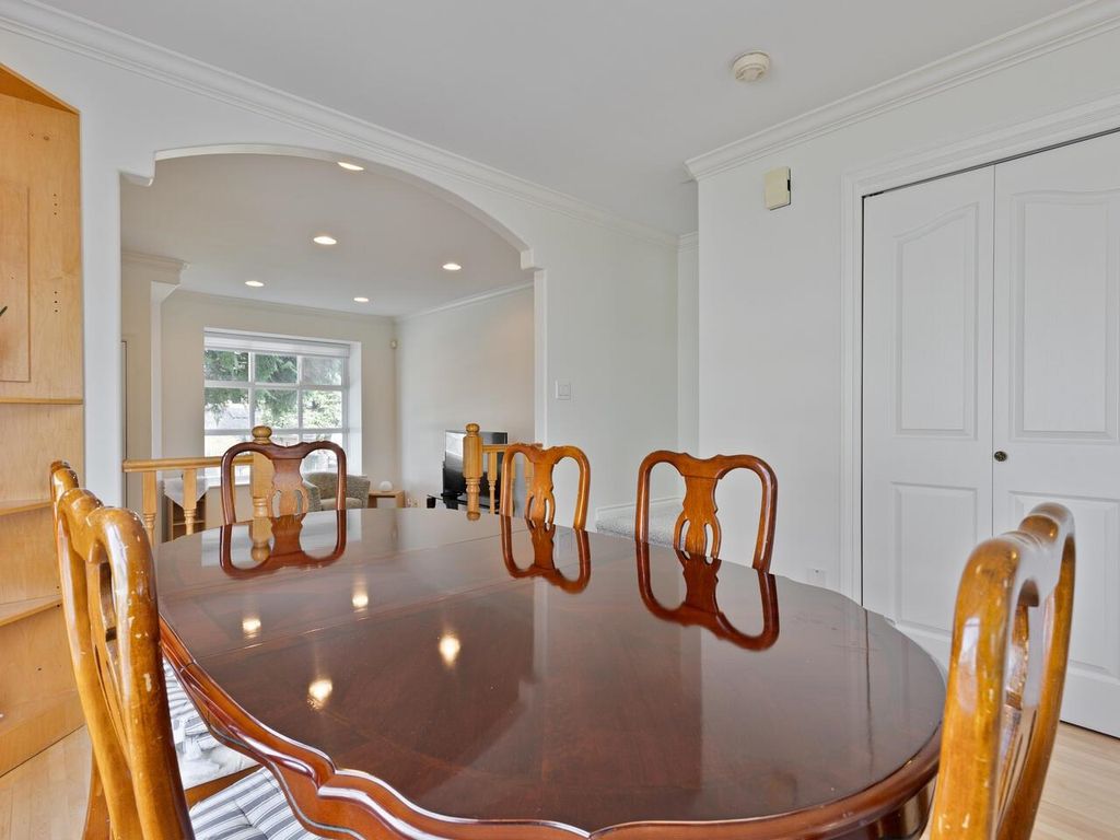 listing image 1106387615260432370