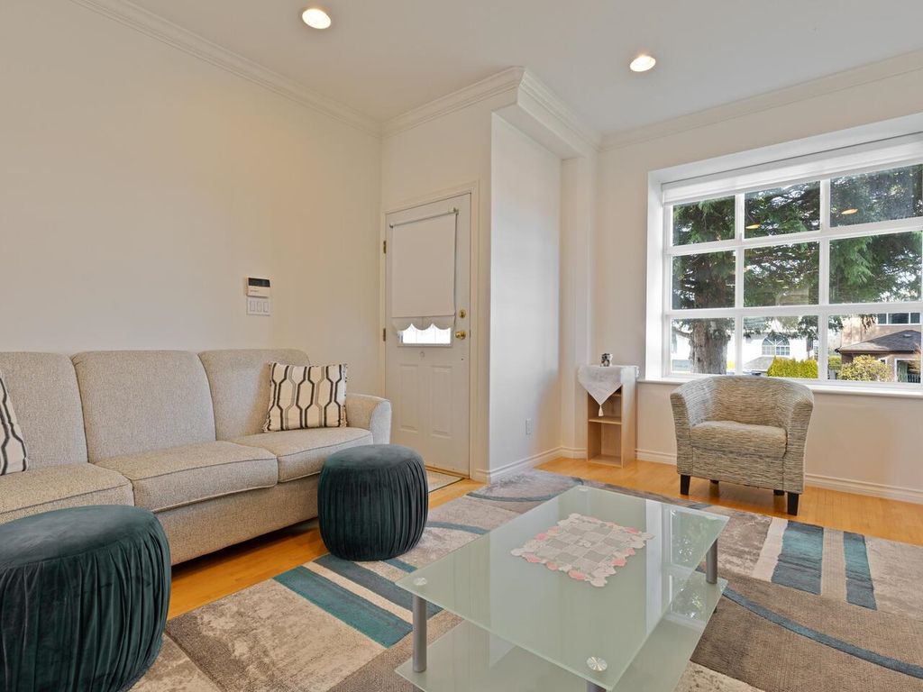 listing image 1102912579807761086