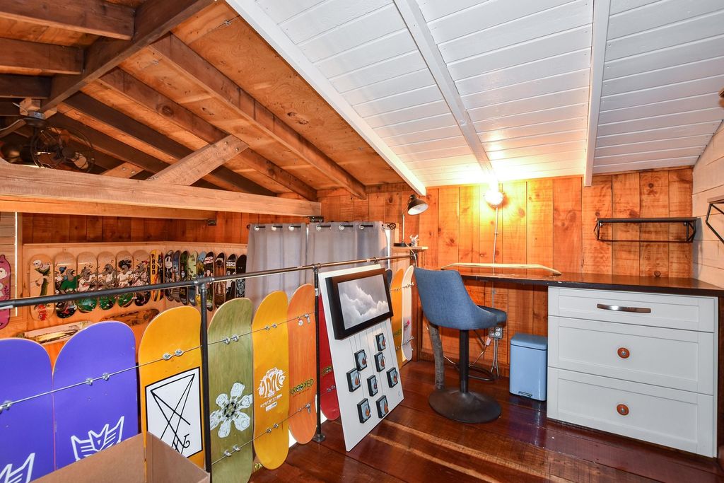 listing image 1109730371723944715