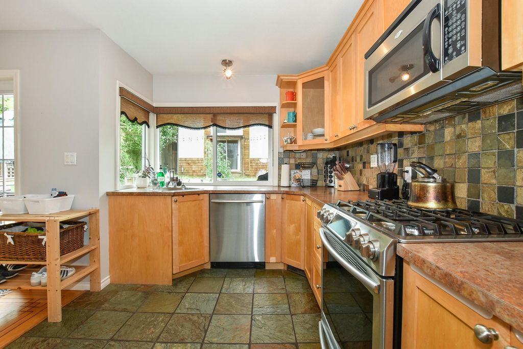 listing image 1106233041254652028