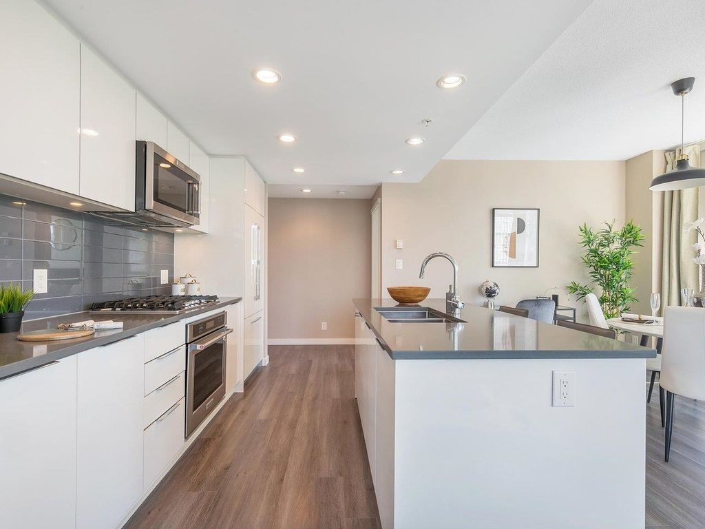 listing image 1100721102404329975