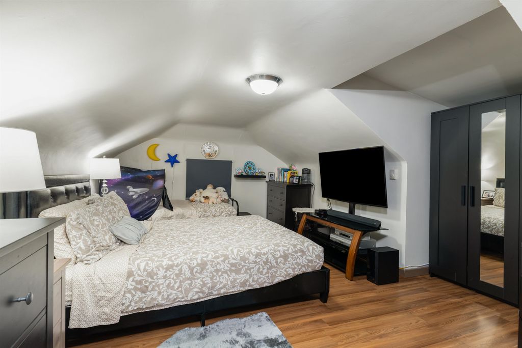 listing image 1107349959097300343