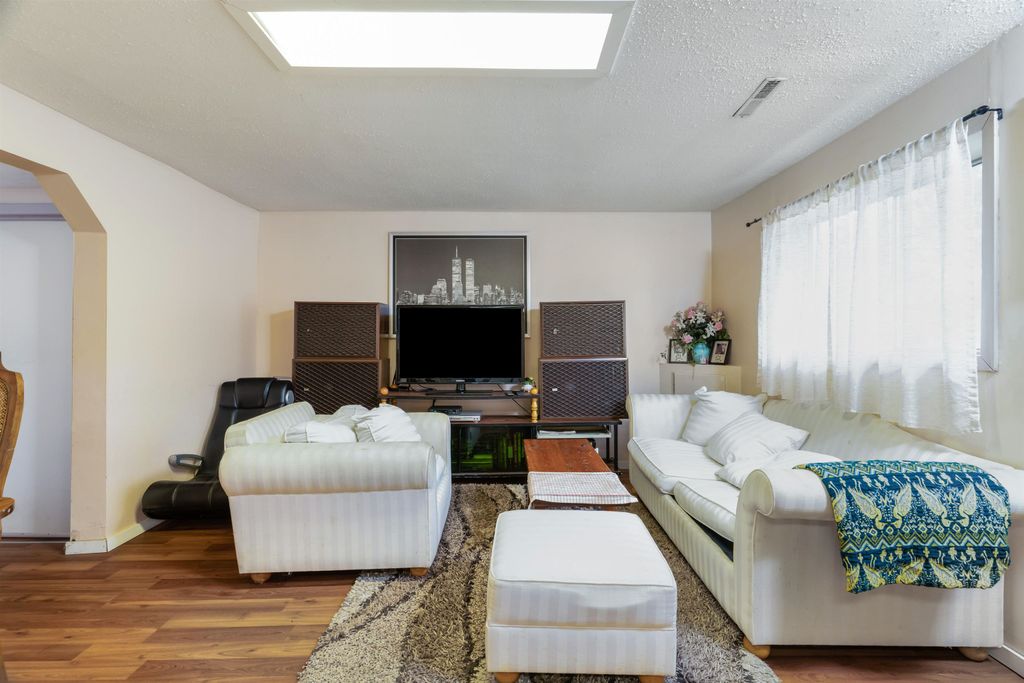 listing image 1106263311027080914