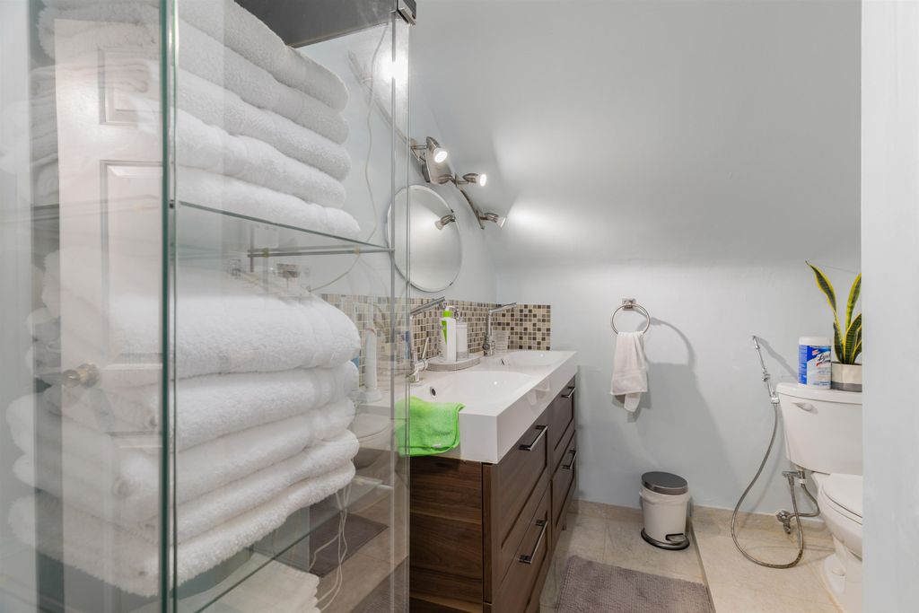 listing image 1108617308224414651