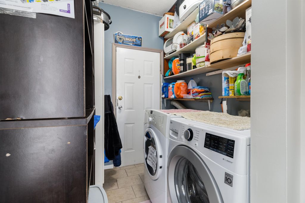 listing image 1108790622048059457